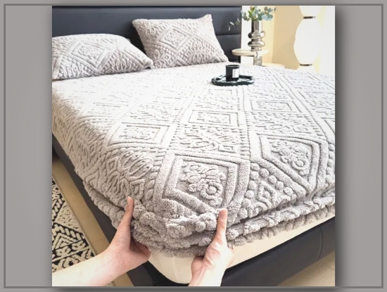 Picture of Plush Winter Fitted Sheet Protector – Thick, Soft, Non-Slip, Suitable for All Seasons & Beds