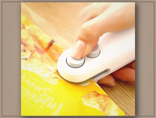 Picture of Manual Plastic Bag Sealer & Cutter – 150mAh, Rechargeable, Compact Food & Snack Sealing